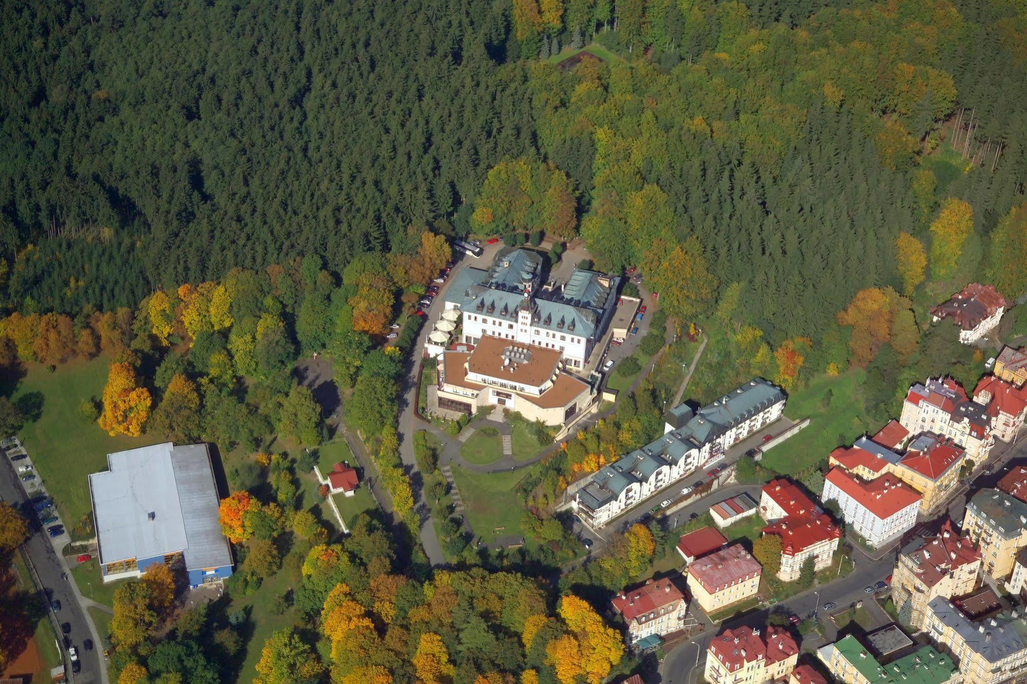 Chateau Monty Spa Resort Марианске-Лазне Экстерьер фото